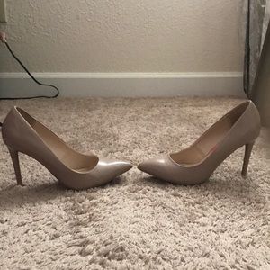 Anne Michelle nude pumps